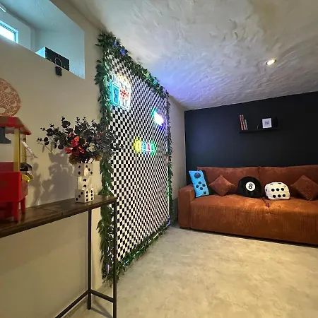 L'evasion Cinegame - A Theme *